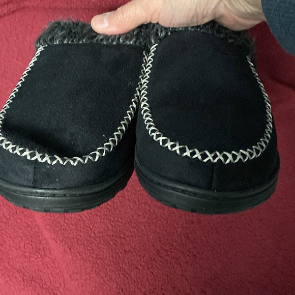 Dearfoams slippers. Black size large US 9-10 - Picture 3 of 5